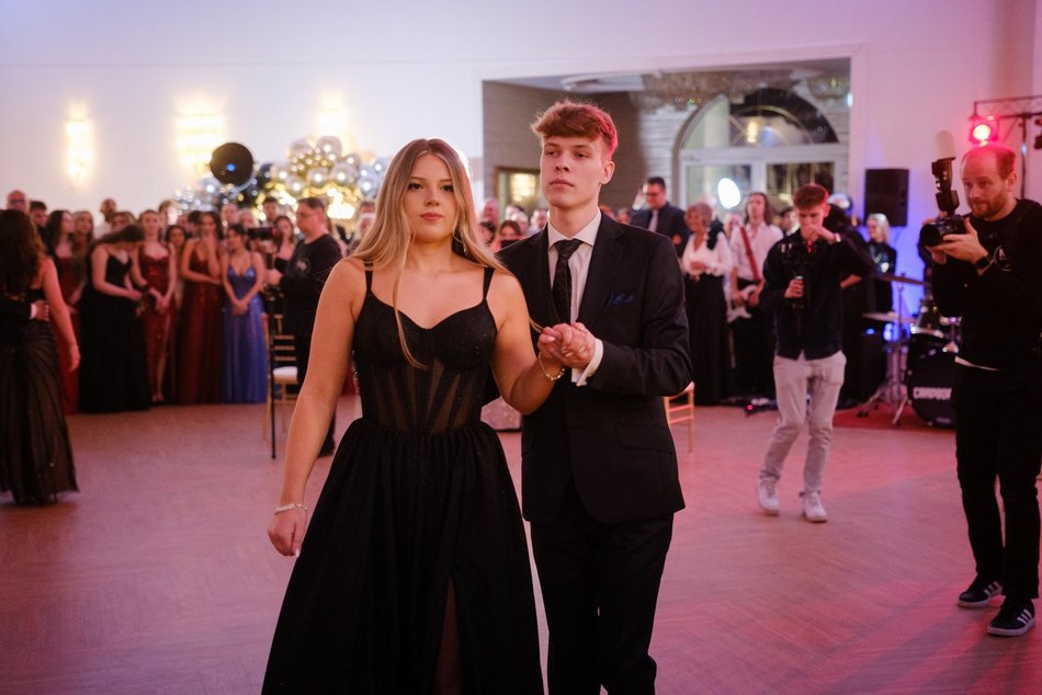 Studniówka XV w Łodzi. Niezapomniane chwile i piękne wspomnienia