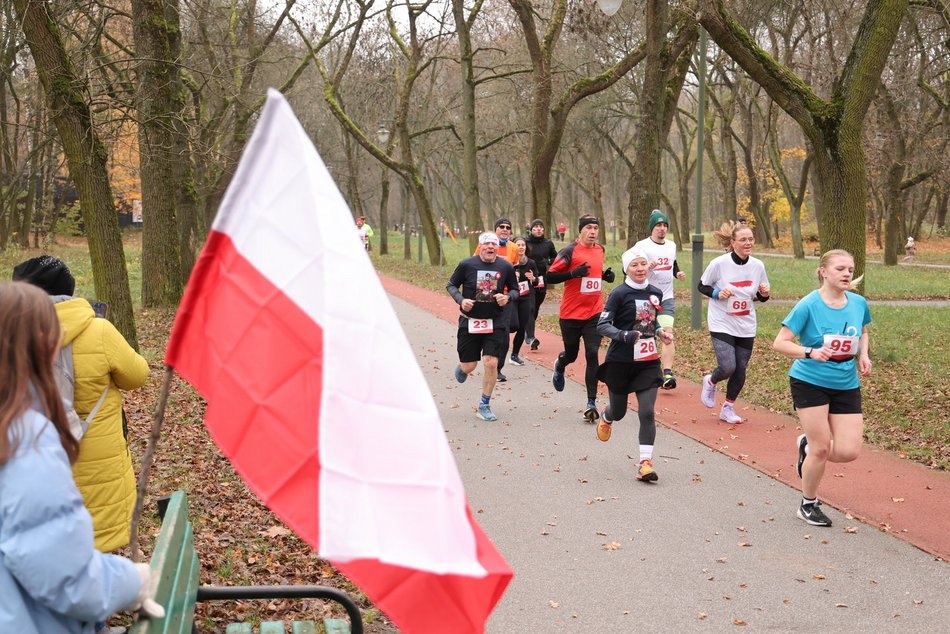 Bieg Niepodległościowa 5 w parku Na Zdrowiu w Łodzi. Odszukaj się w galerii!