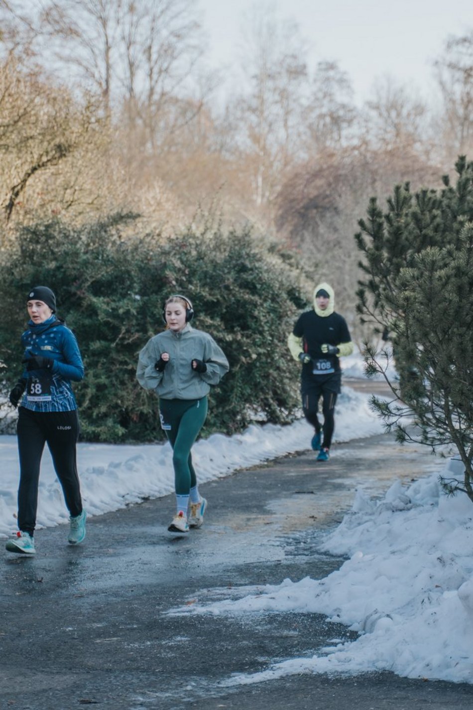 Botaniczna Piątka w Ogrodzie Botanicznym w Łodzi. Galeria z mroźnego biegu