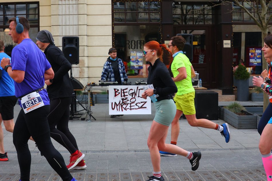 Łódź. DOZ Maraton Łódź 2026. Brałeś udział w biegu na 10 km? Znajdź się na zdjęciach!