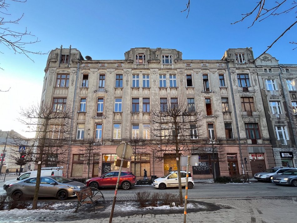 Narożna kamienica przy Gdańskiej pięknieje. Ruina stanie się perełką