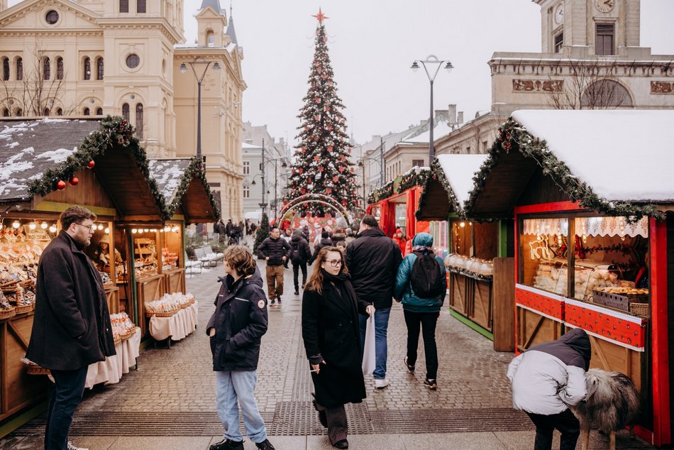 Mikołajki na Jarmarku Bożonarodzeniowym w Łodzi. Kolędowanie, potańcówka i koncert