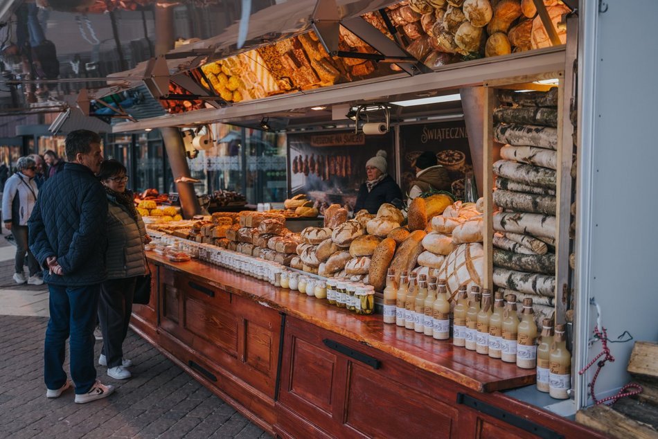 Łódź. Jarmark Wielkanocny w Manufakturze. Regionalne przysmaki, świąteczne ozdoby i więcej