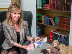 Łódź. Poetka z Łodzi odznaczona! Joanna Guzik odebrała odznakę „Zasłużony dla Kultury Polskiej”