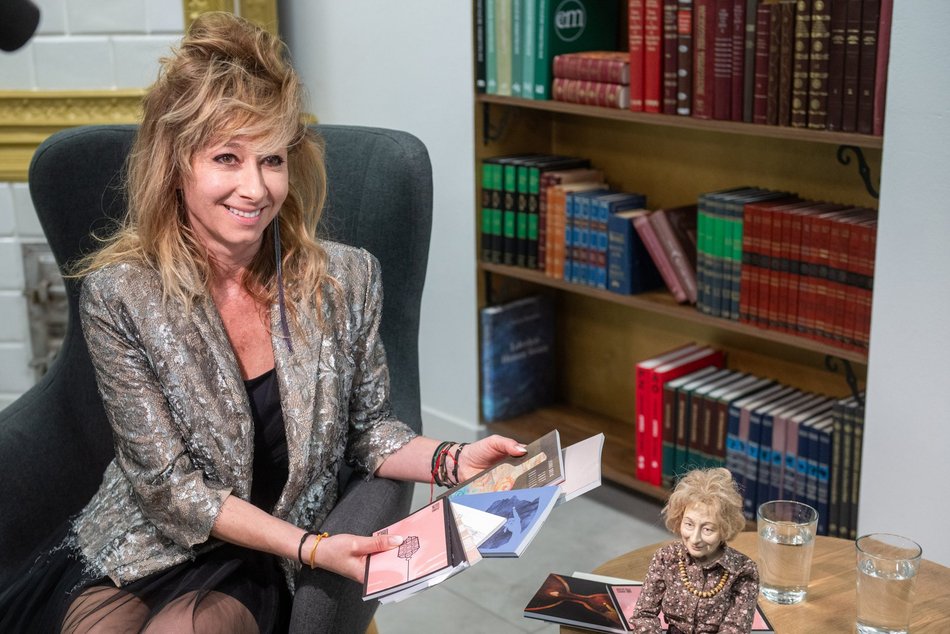 Łódź. Poetka z Łodzi odznaczona! Joanna Guzik odebrała odznakę „Zasłużony dla Kultury Polskiej”