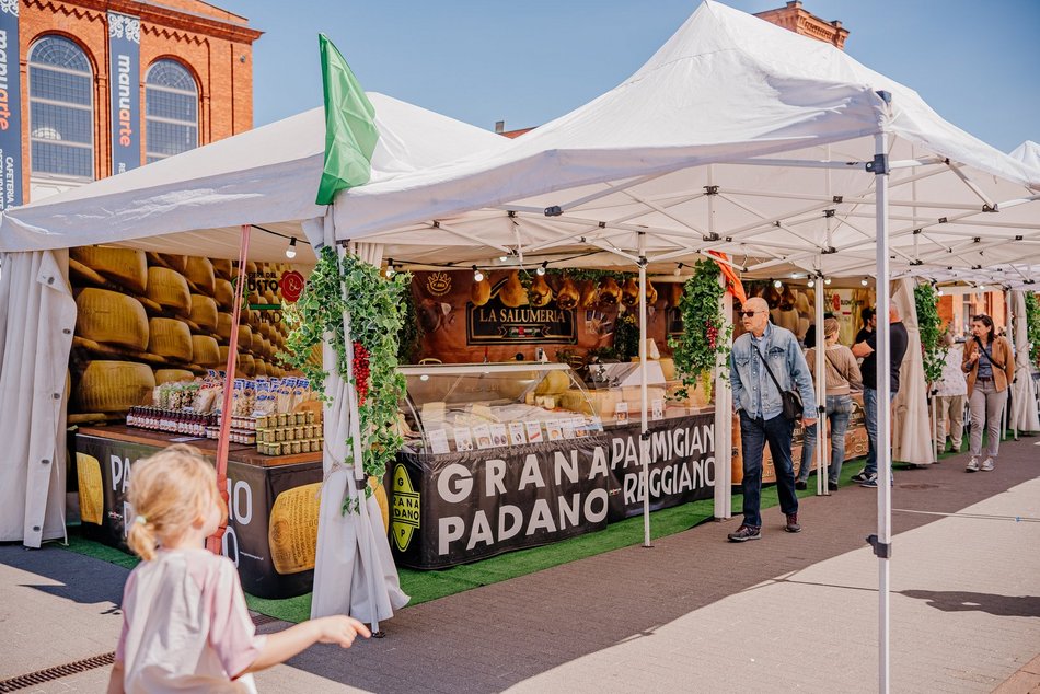 Łódź. Majówka w Manufakturze w Łodzi. Włoski jarmark, festiwal karuzel i wiele więcej
