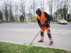 Łódź. Wielka akcja sprzątania w Łodzi nie zwalnia tempa! To przede wszystkim ciężka praca ludzi
