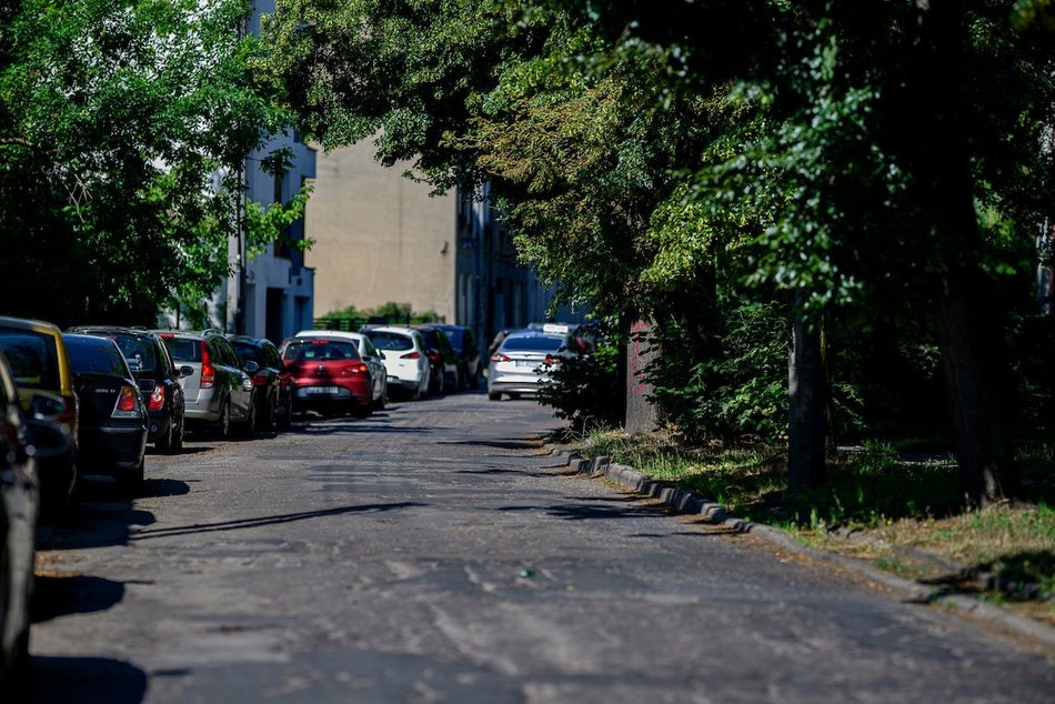 Łódź. Remont Różyckiego w Łodzi. Popękany asfalt i chodniki przejdą do historii