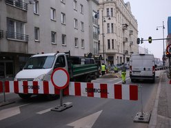 Łódź. Remont skrzyżowania Nawrot i Sienkiewicza w Łodzi. Drogowcy naprawiają jezdnię