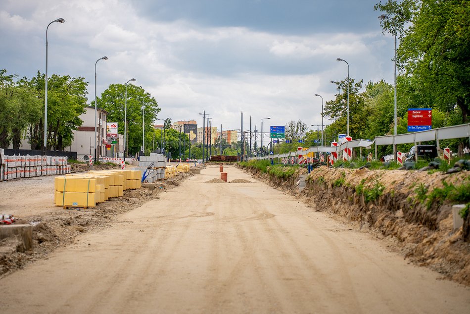 Łódź. Remont Śmigłego-Rydza i Niższej w Łodzi. Budują konstrukcję nowego torowiska