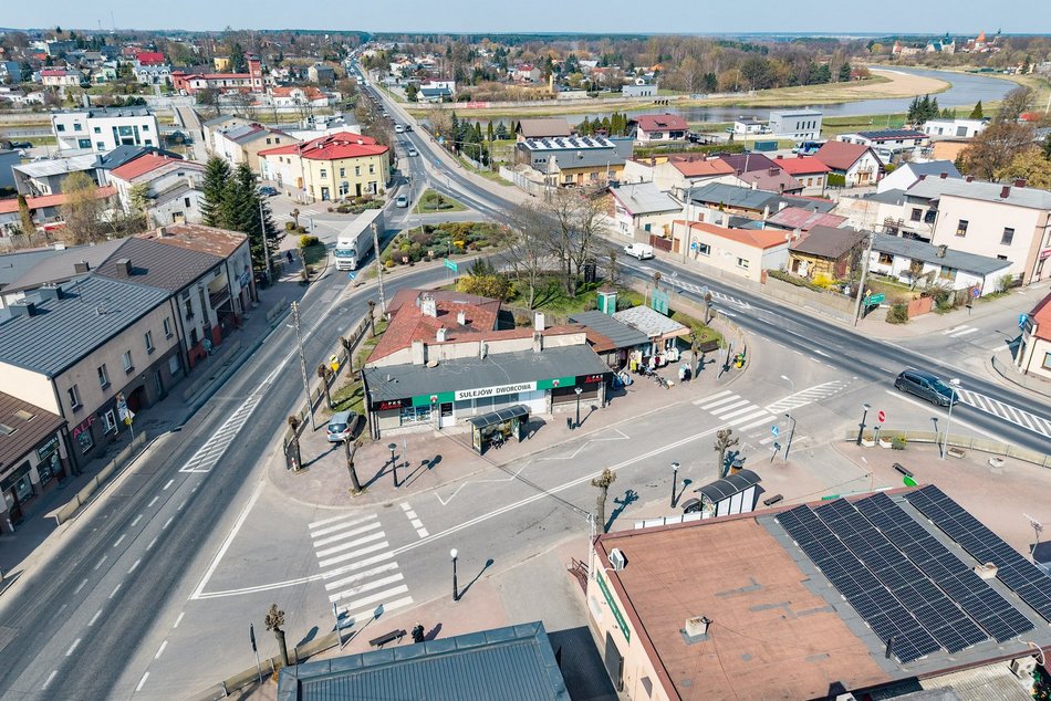 Łódź. Remont dworca w Sulejowie. Drewniane perony, poczekalnia i nowa zieleń odmienią betonowy plac!