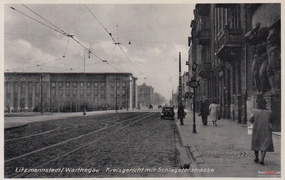 Ulica Narutowicza, w tle budynek Sądu Okręgowego i Sądu Apelacyjnego. Z prawej strony widoczny fragment Kamienicy pod Atlasami - lata 1940-1944