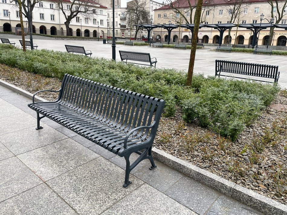 Stary Rynek po remoncie - ławki