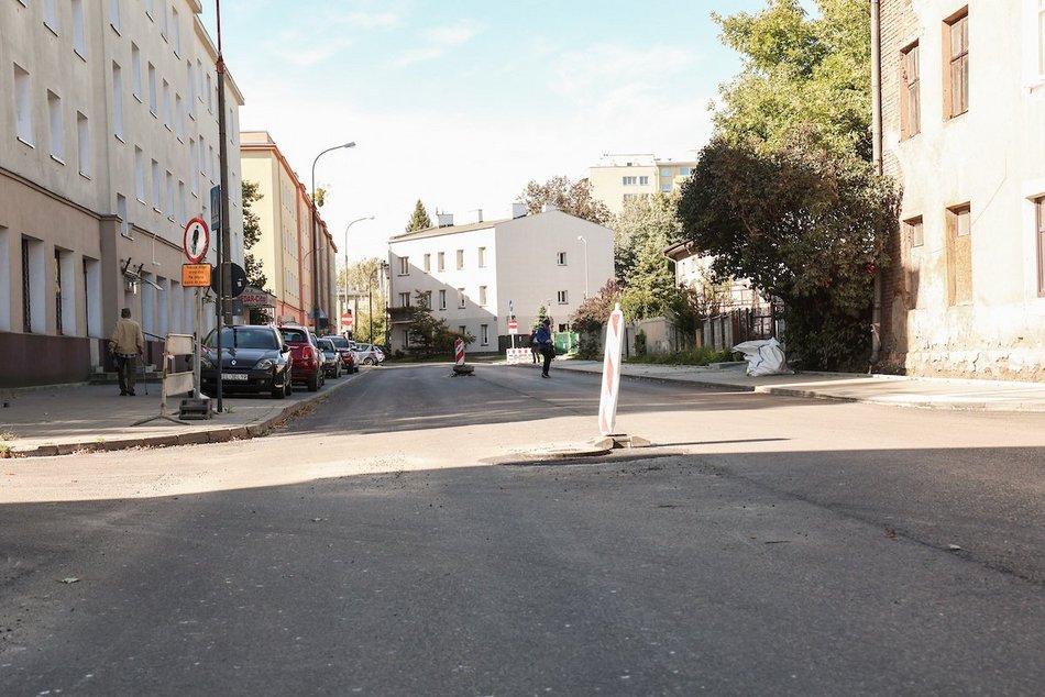 Łódź. Remont Organizacji WiN w Łodzi. Jest już nowa nawierzchnia i chodniki