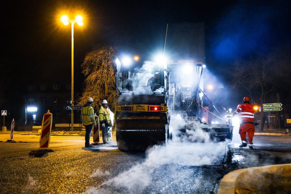 Łódź. Nocne prace w Nowosolnej