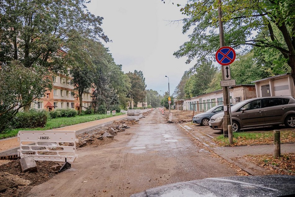 Łódź. Trwa budowa nowej nawierzchni na Gandhiego