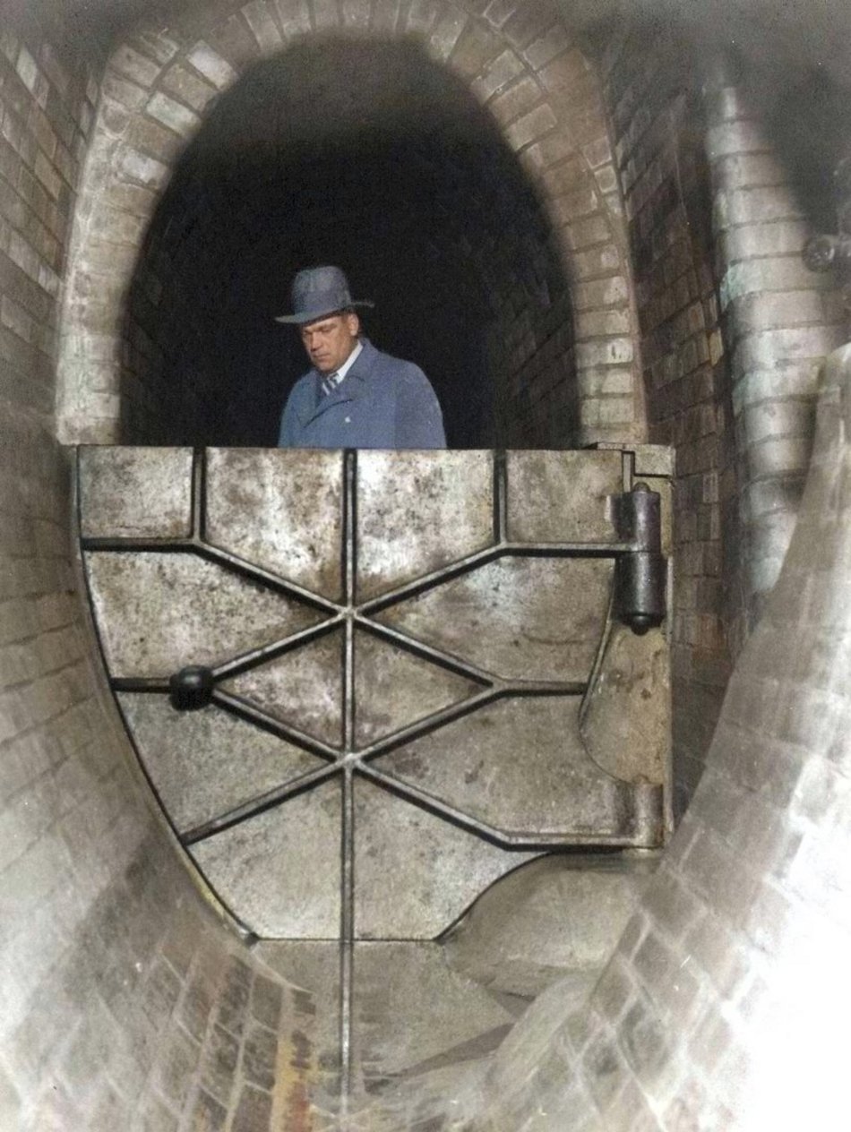 Łódź, Żeliwne drzwi do przemywania kanałów (1927 rok)