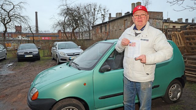 Bogdan Matusiak z Łodzi zdał egzamin na prawo jazdy za 58. razem. Poznaj jego historię [ZDJĘCIA]