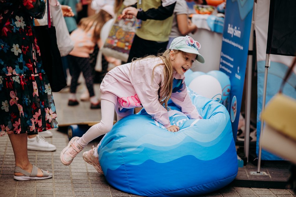 dzieci podczas zabawy