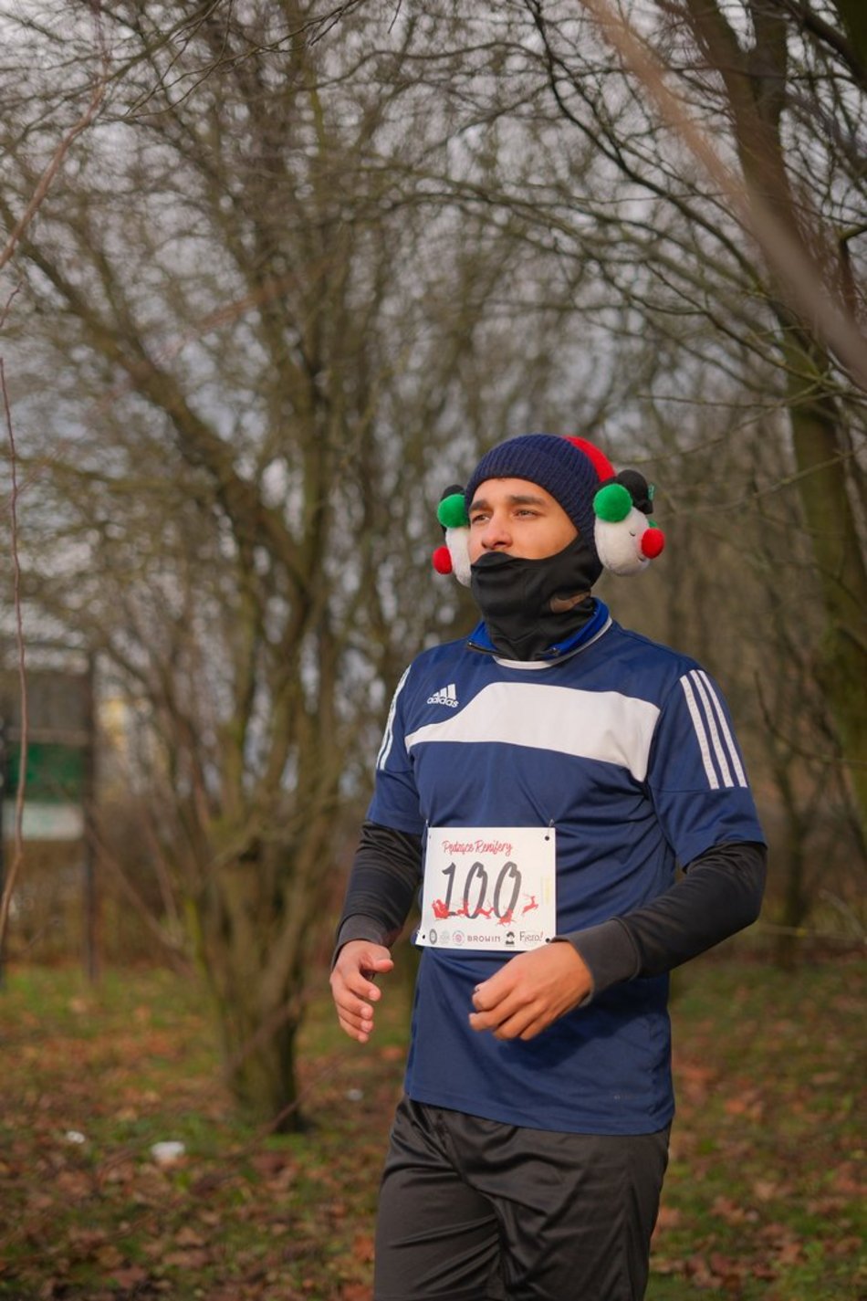 Łódź. Świąteczny bieg w parku Baden-Powella w Łodzi. Wspaniała atmosfera z nutą rywalizacji