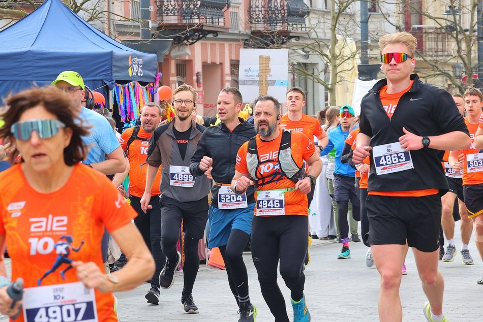 Łódź. DOZ Maraton Łódź 2026. Brałeś udział w biegu na 10 km? Znajdź się na zdjęciach!