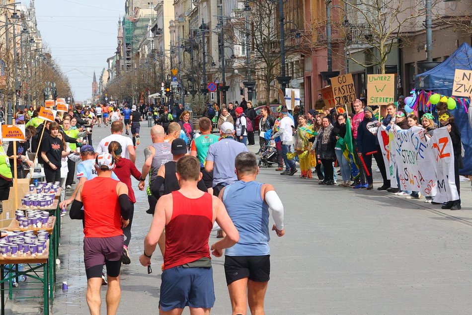 Łódź. DOZ Maraton Łódź 2026. Brałeś udział w biegu? Odszukaj się w galerii i zapisz na pamiątkę!