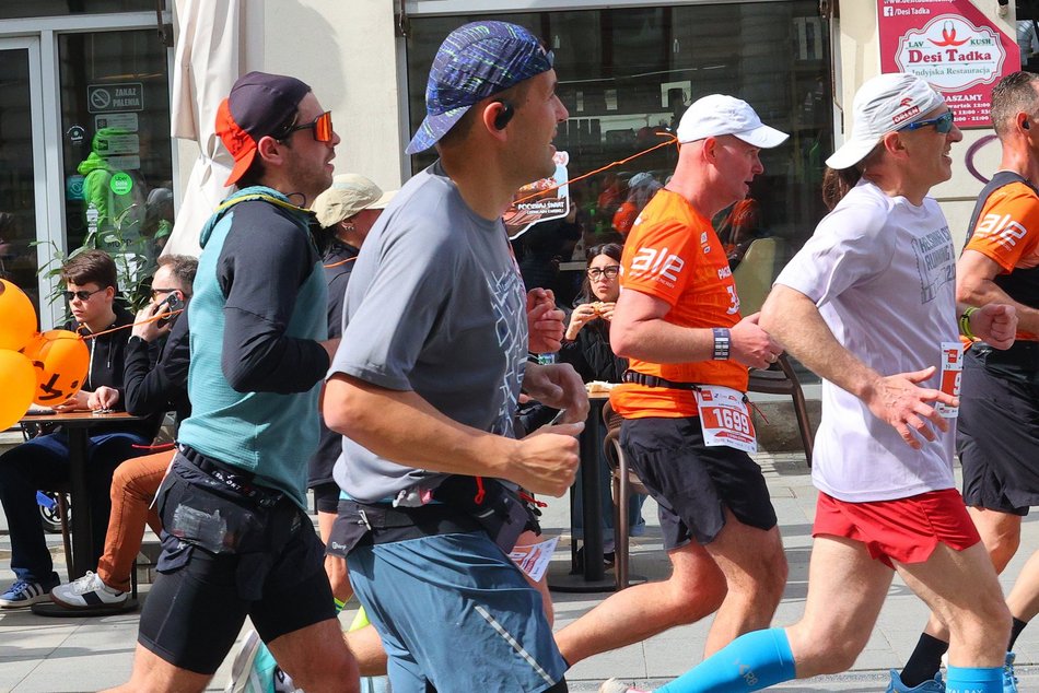 Łódź. DOZ Maraton Łódź 2026. Brałeś udział w biegu? Odszukaj się w galerii i zapisz na pamiątkę!