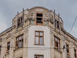 Łódź. Zmiany w ruchu przy Gdańskiej i Legionów w Łodzi. Nowy etap rewitalizacji zabytkowej ruiny