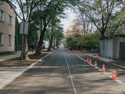 Łódź. Remont Odyńca w Łodzi na finiszu. Nowa jezdnia, chodniki i miejsca parkingowe