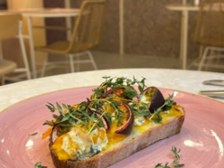 Łódź. Restauracja Olio w Łodzi. Pizza neapolitańska, bruschetty, foccacie i sałatki