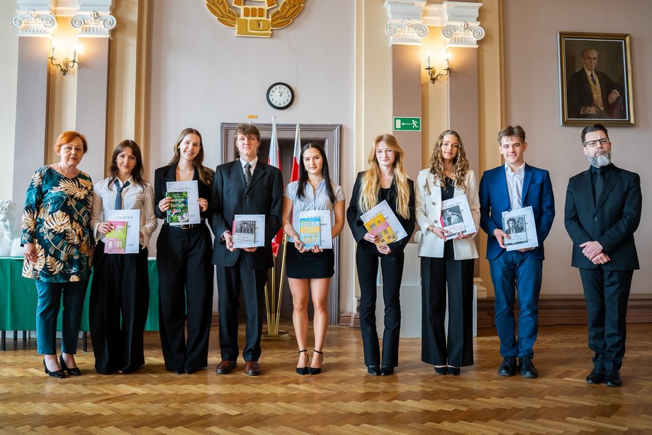 Łódź. Zakończenie roku szkolnego w III Liceum Ogólnokształcącym w Łodzi