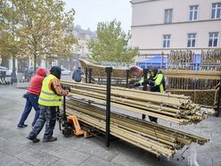 Montaż iluminacji na Piotrkowskiej