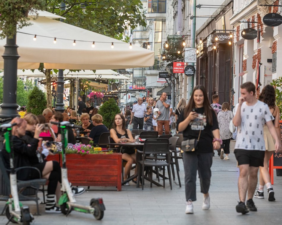 Tłumy łodzian i turystów na Piotrkowskiej
