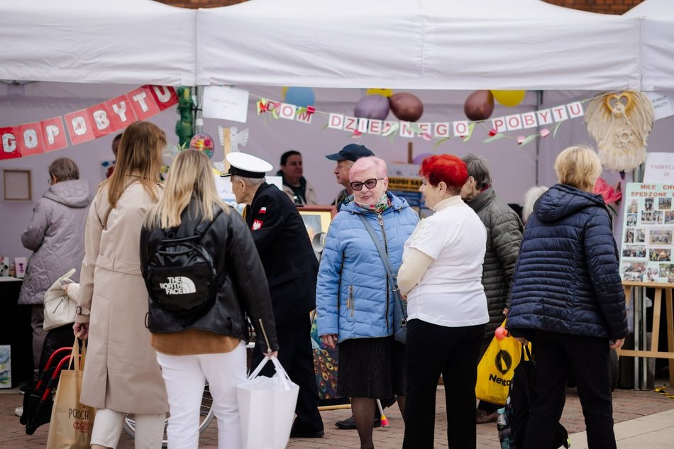 Ruszyły Senioralia 2026 w Łodzi. Trwa zabawa na rynku Manufaktury