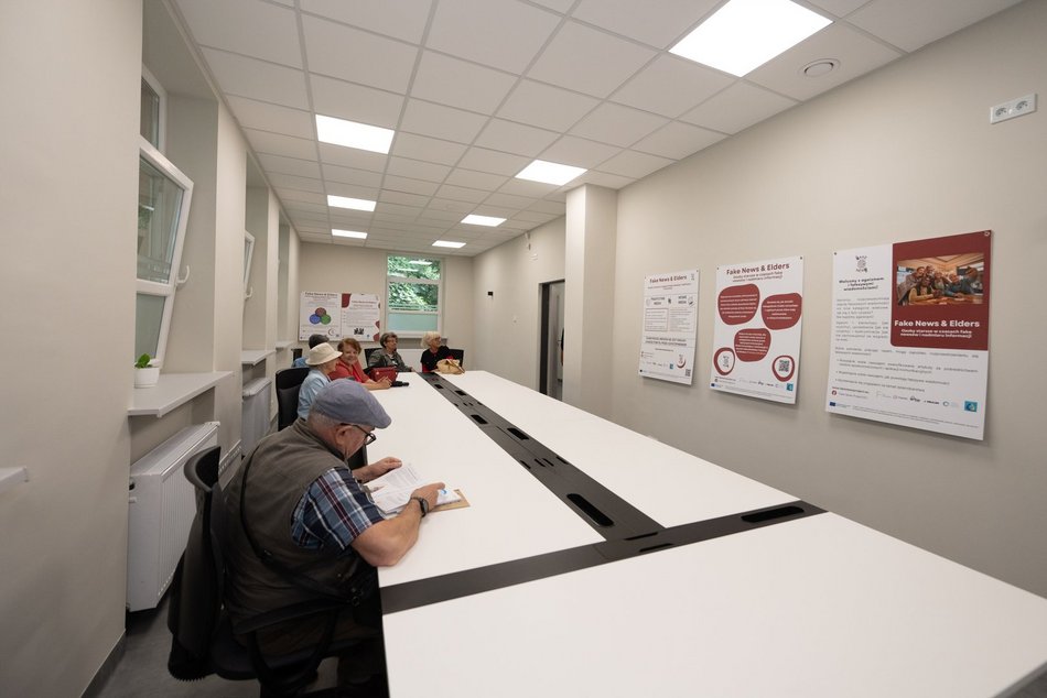 Nowy Klub Seniora przy Wileńskiej w Łodzi otwarty! Tłum seniorów