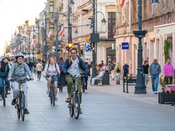 Łódź. Majówka na Piotrkowskiej w Łodzi. Tłumy spacerowiczów od rana do wieczora!