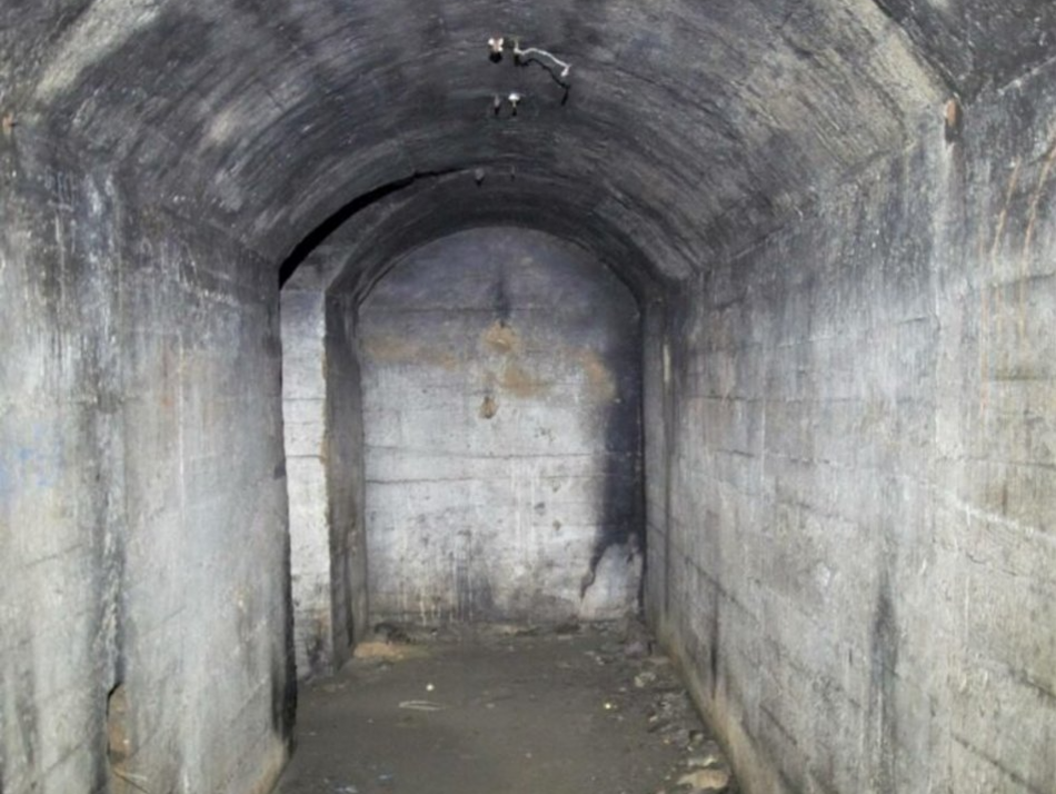 Łódź. Schron w parku Baden-Powella w Łodzi