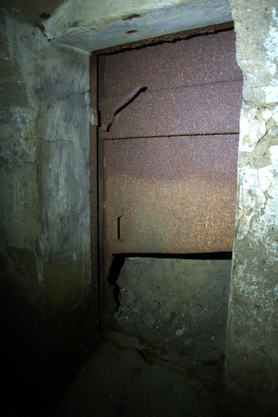 Łódź. Schron z II wojny światowej odnaleziony w Łodzi. Gazoszczelne drzwi, komory i więcej