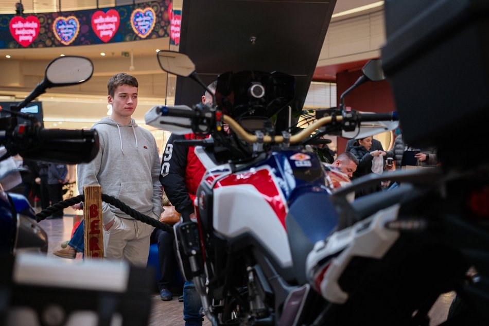 Łódź. WOŚP 2026 w Łodzi wystartował w Manufakturze! Zobacz te wspaniałe motocykle i bolidy