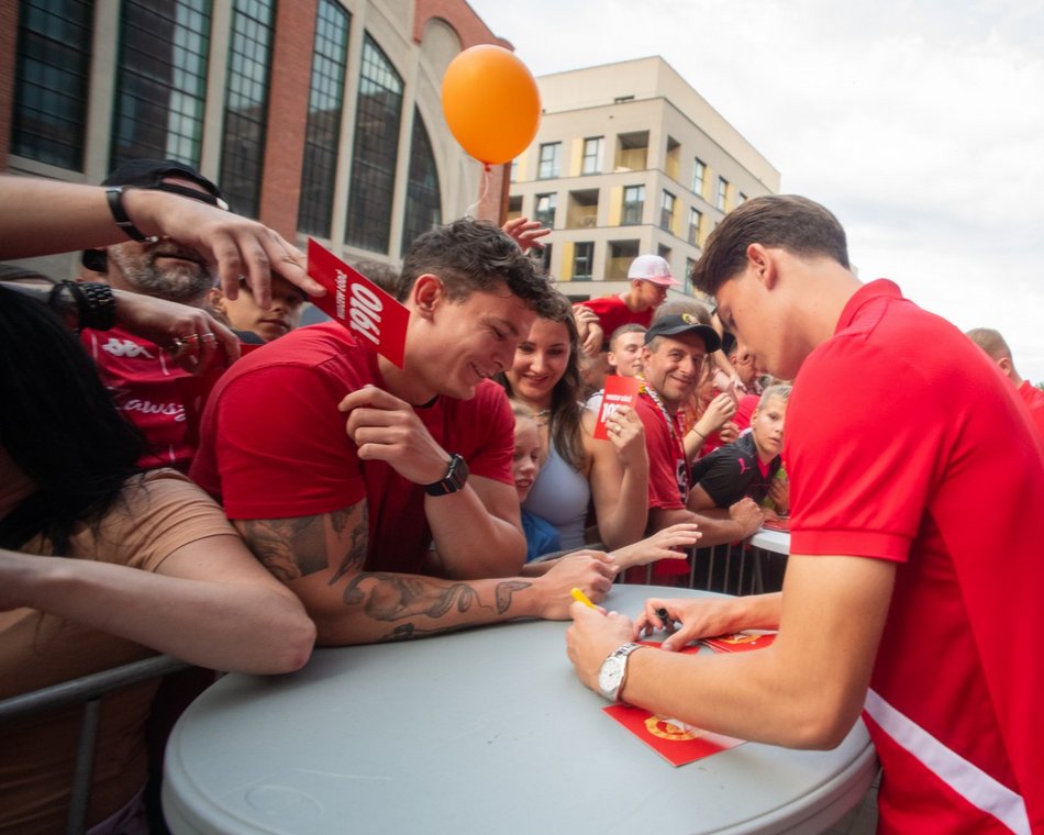 Widzew Łódź zaprezentował się w nowych strojach