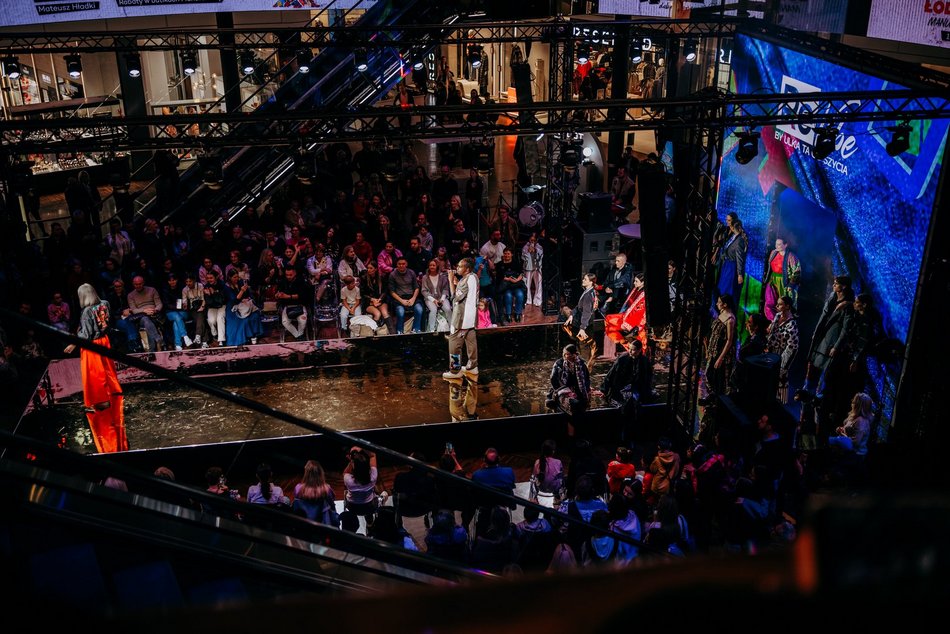 Łódź. Manufaktura Fashion Week w Łodzi. Kolekcja Jarosława Ewerta, koncert Andrzeja Piasecznego i więcej