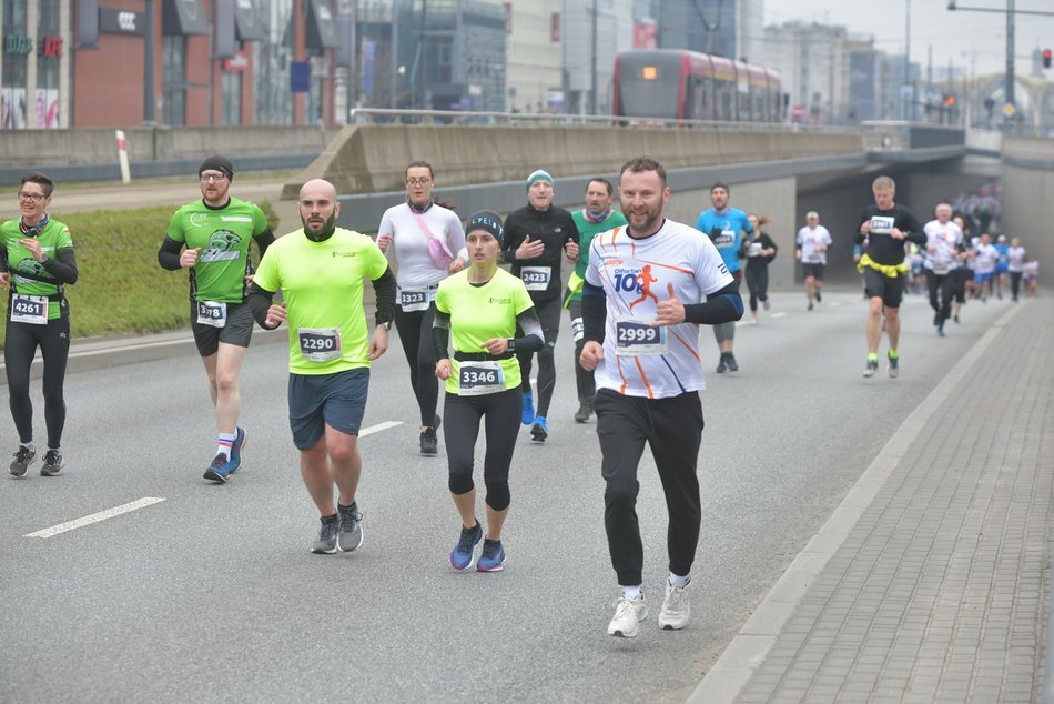 DOZ Maraton 2023. Brałeś udział w biegu? Znajdź się na zdjęciach!