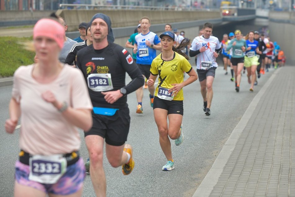 DOZ Maraton 2023. Brałeś udział w biegu? Znajdź się na zdjęciach!