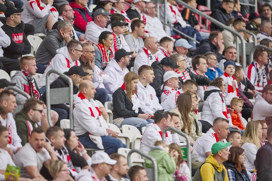 Kibice ŁKS Łódź na meczu z Radomiakiem Radom