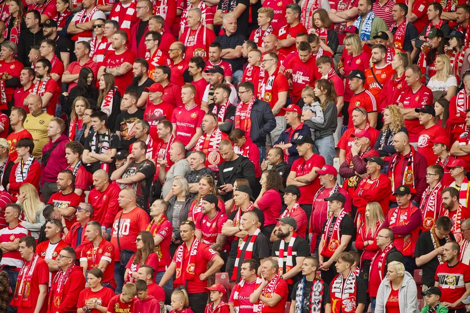 Kibice na meczu Widzewa Łódź z Lechem Poznań