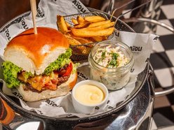 Łódź. Kultowa warszawska restauracja otworzy się w Manufakturze w Łodzi! Jaka i kiedy?