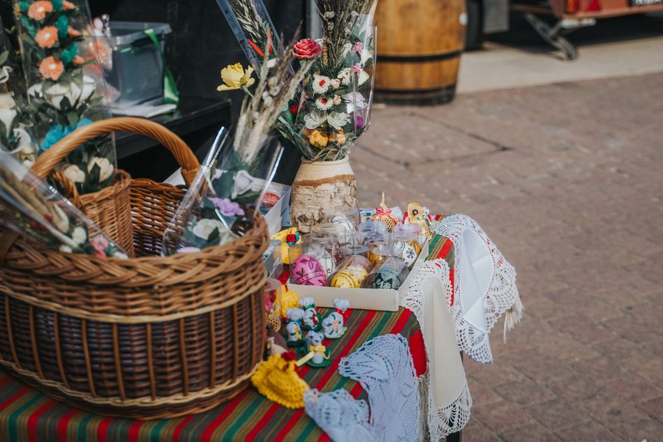Łódź. Jarmark Wielkanocny w Manufakturze. Regionalne przysmaki, świąteczne ozdoby i więcej