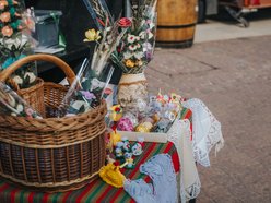 Łódź. Jarmark Wielkanocny w Manufakturze. Regionalne przysmaki, świąteczne ozdoby i więcej