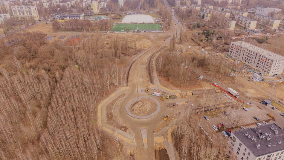 Łódź. Przedłużenie Kaczeńcowej w Łodzi. Nowe rondo przy Rąbieńskiej nabiera kształtów