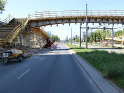Łódź. Budowa kładek na Wyszyńskiego w Łodzi. Zamknięty odcinek jezdni
